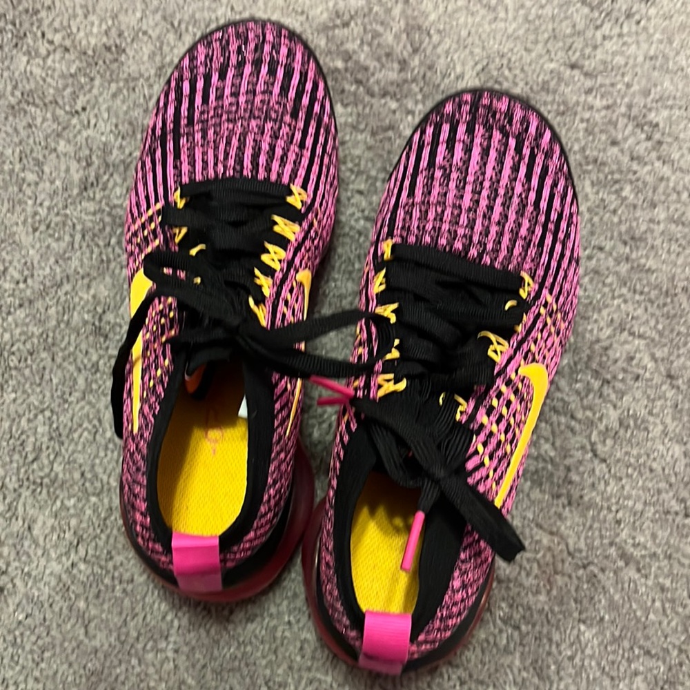 Excellent Used Nike Flyknit Vapormax